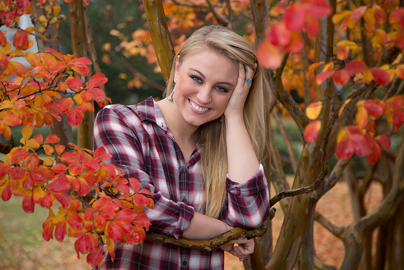 Jemison Mansion senior portrait photographer. Senior portrait with beautiful fall colors at The Jemison Mansion in Tuscaloosa, Alabama.