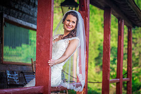 North River Yacth Club bridal portrait in Tuscaloosa, Alabama