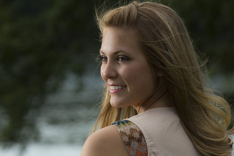 Senior photography at Tuscaloosa's Riverwalk. Outdoor senior pictures.