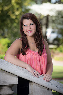 Senior pictures Tuscaloosa, Alabama. Outdoor senior picture at The Battle-Friedman House.